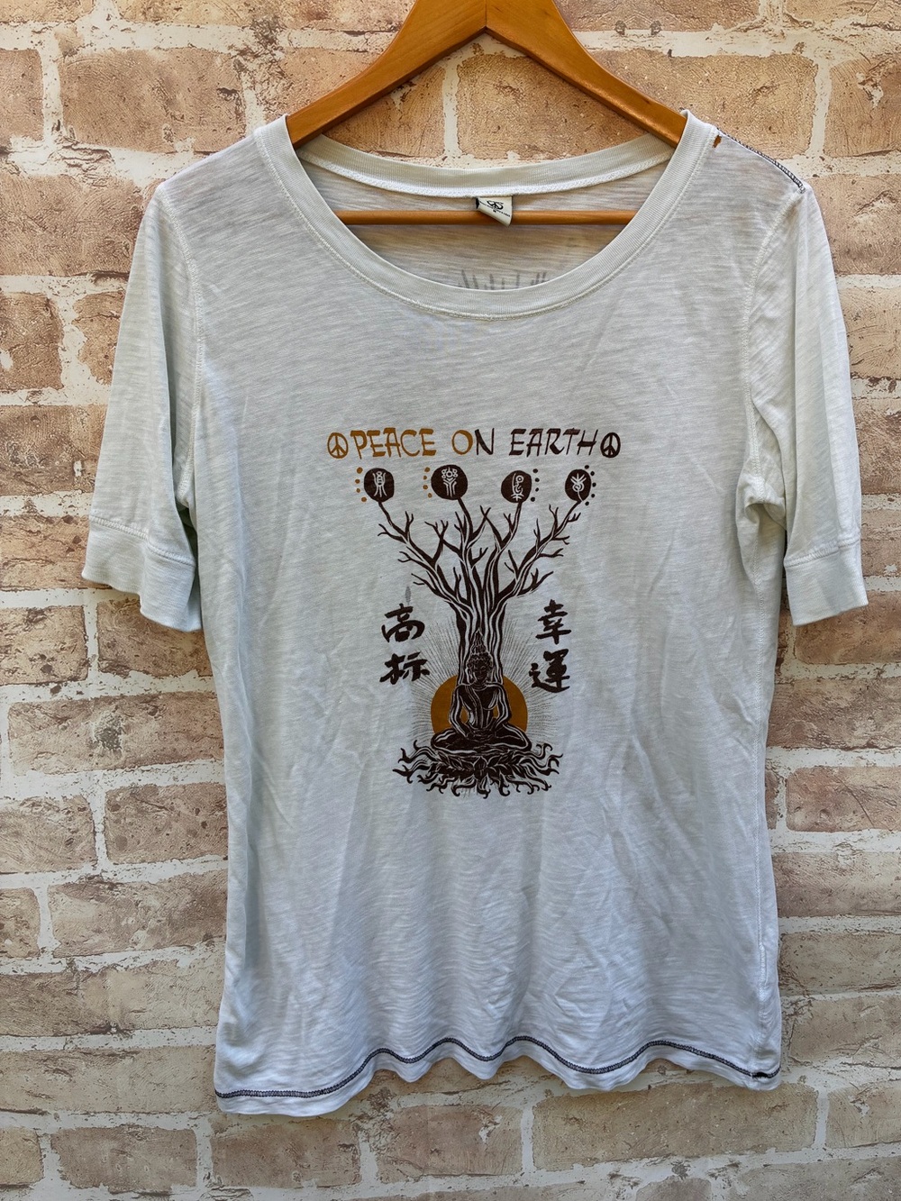 Vtg Lucky Brand y2k Light Gray 'Peace On Earth' Buddha Graphic Tee